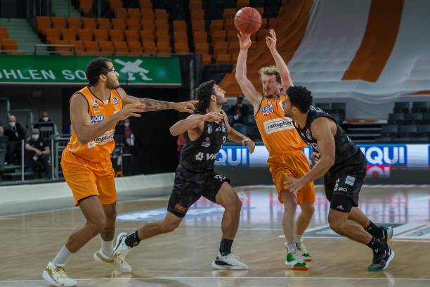 着对他们不 着对他们不